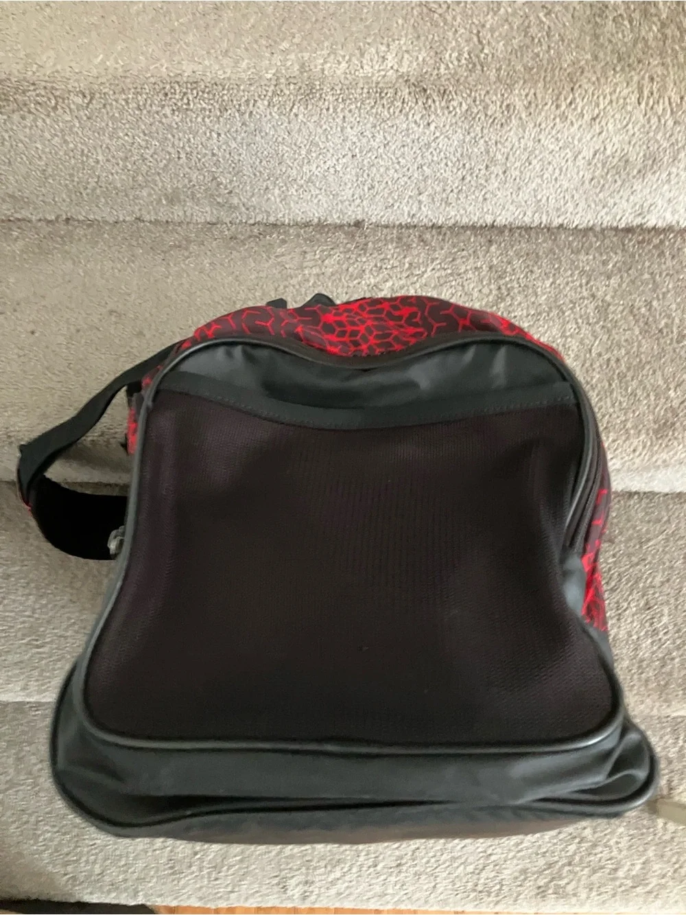 IN EXCELLENT CONDITION! UNDER ARMOUR STORM UNDENIABLE II RED & BLACK DUFFEL BAG